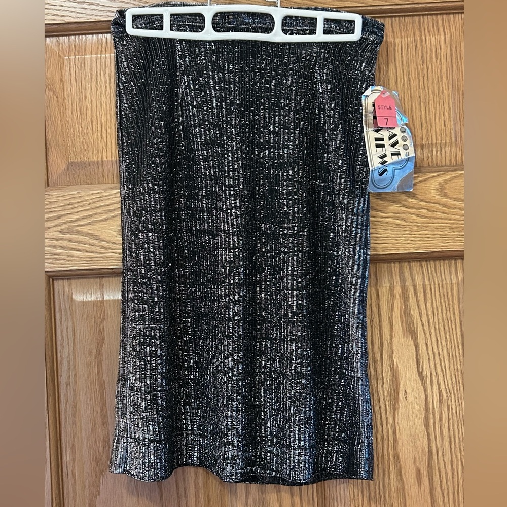 Rave Reviews Glittery Short Black Skirt  Size 7 - Great for the Holidays NWT